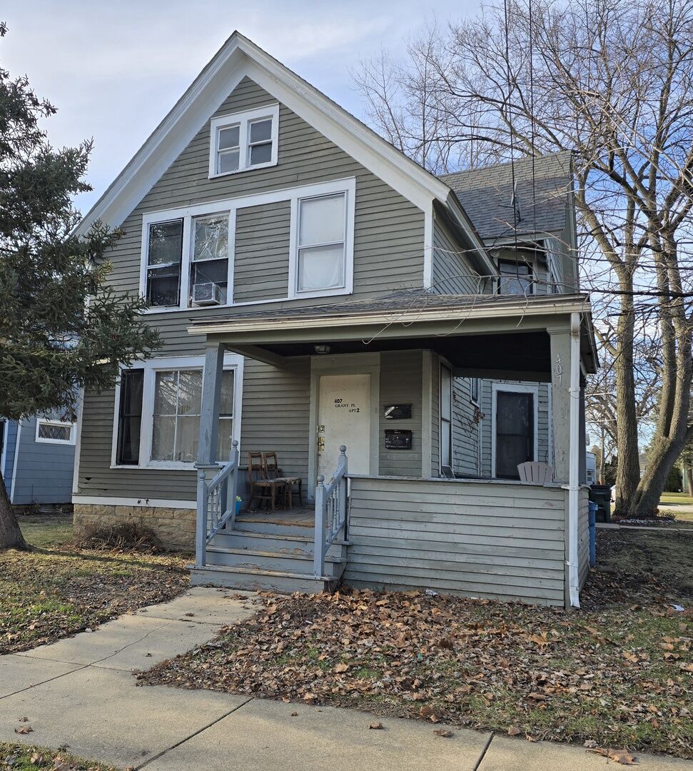 Property Photo: 407 Grant Place IL 60505