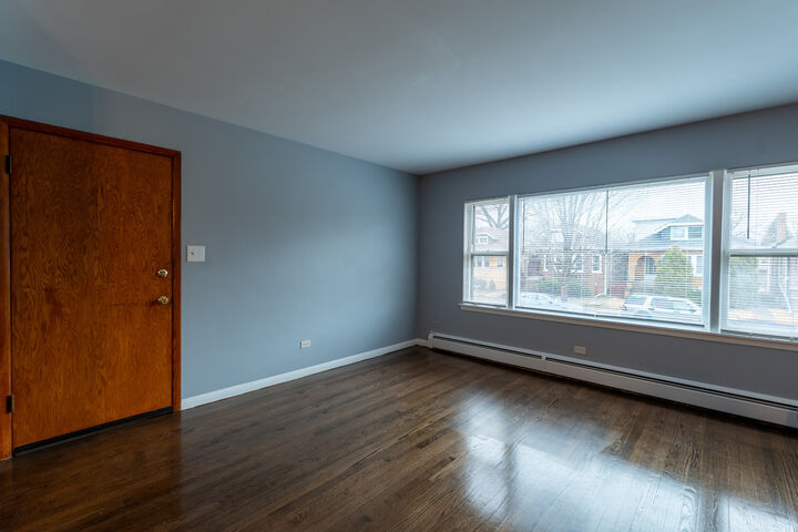 Property Photo:  1440 Maple Avenue 1  IL 60402 