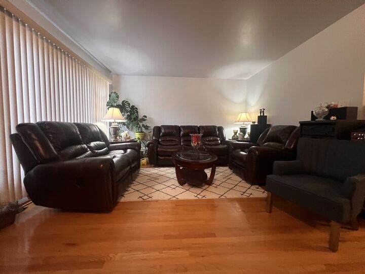 Property Photo:  