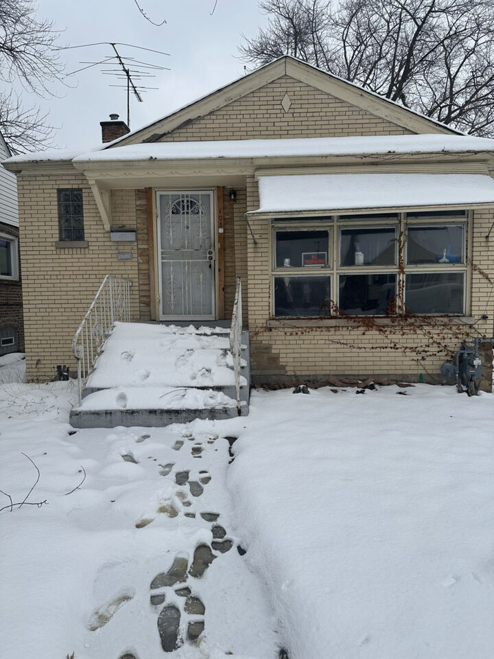 Property Photo:  105 E 140th Court  IL 60827 