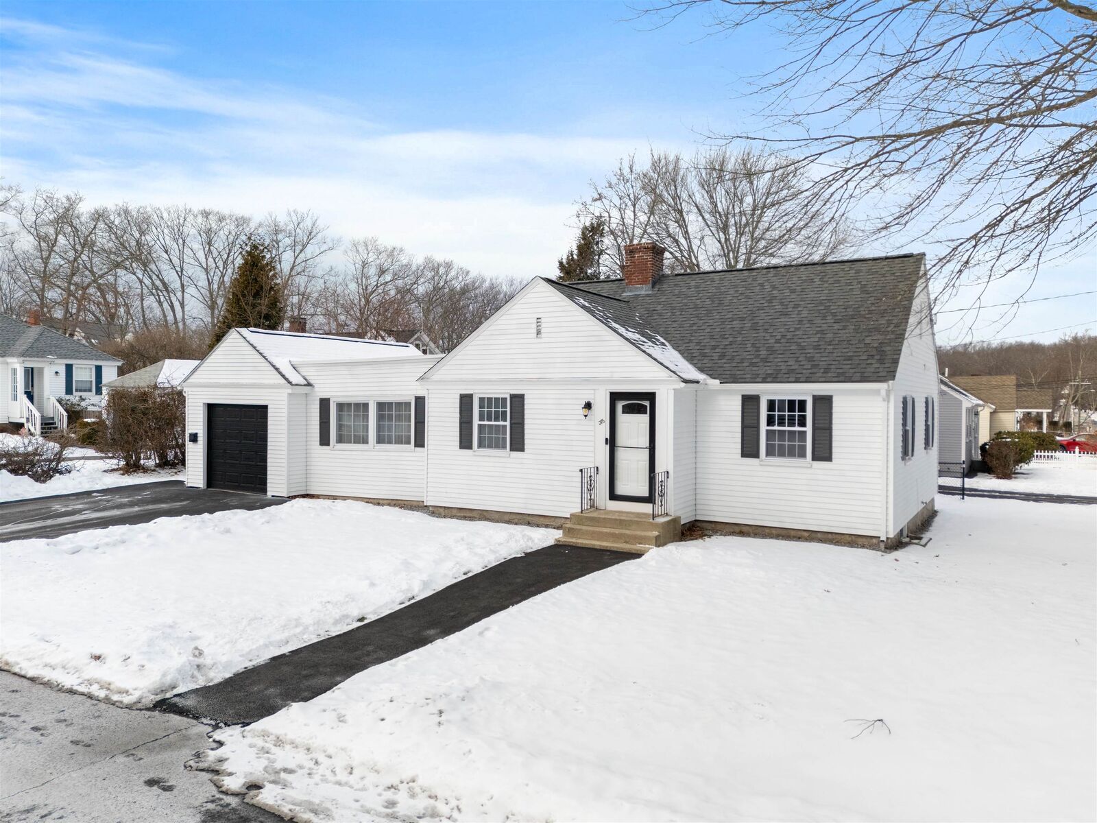 Property Photo:  276 Salmon Street  NH 03104 