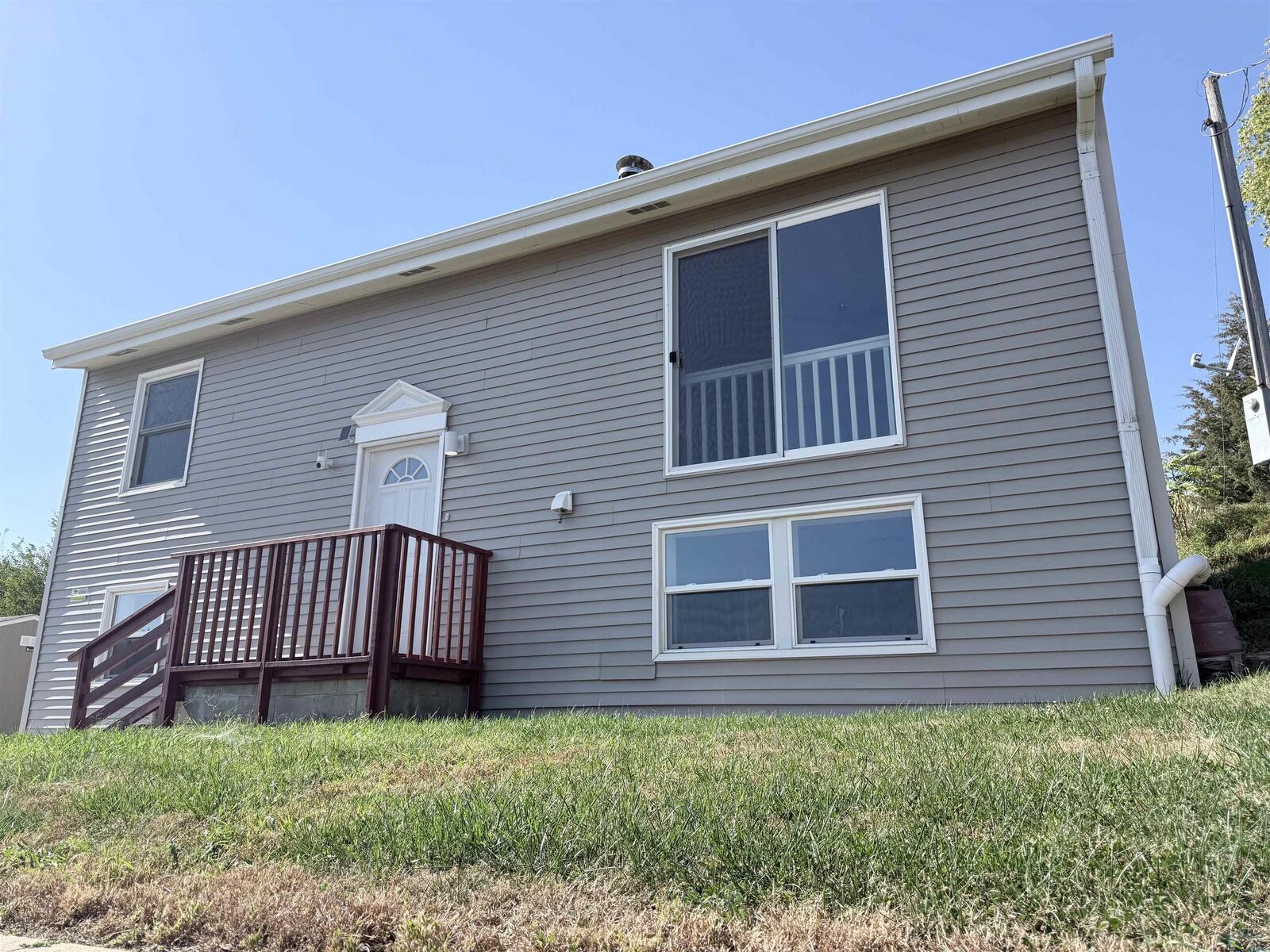 Property Photo: 1541 Oakdale Rd NE 68743