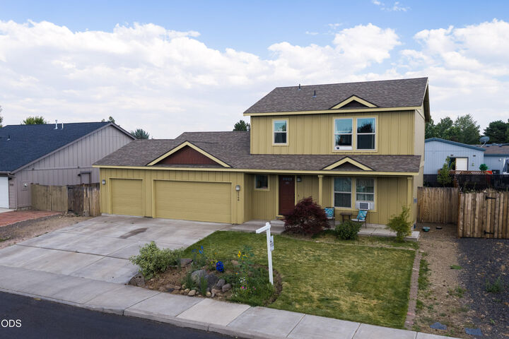 Property Photo:  2548 SW Kalama Avenue  OR 97756 