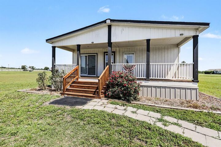 Property Photo: 17902 Lexie Lane OK 73051
