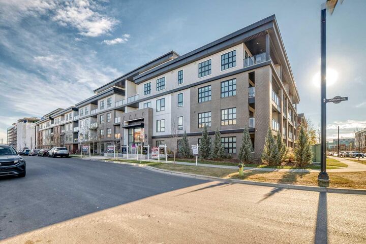 Property Photo:  4275 Norford Avenue NW 204  AB T3B 6M2 