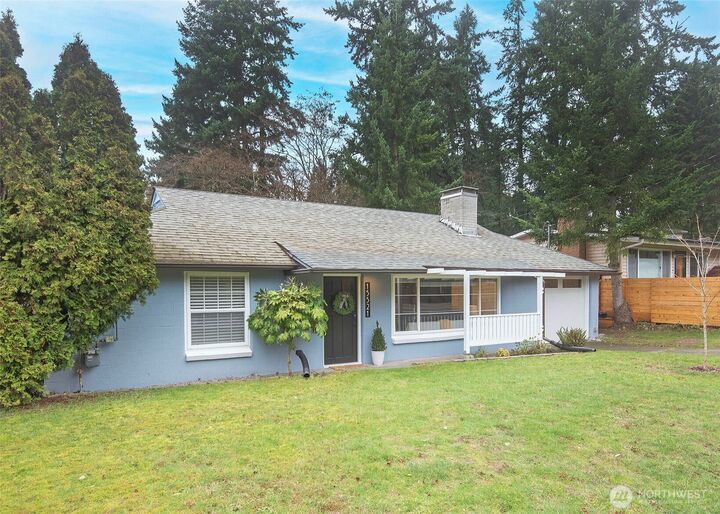 Property Photo:  15521  Ashworth Avenue N  WA 98133 