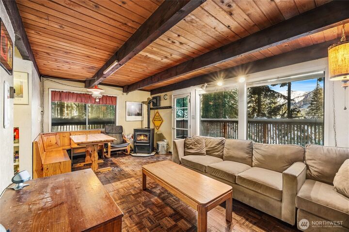 Property Photo:  710  Snoqualmie Dr  WA 98068 