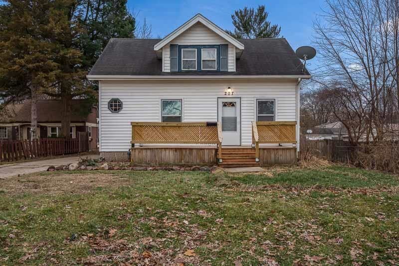 Property Photo:  207 River Park Rd  IL 61111 