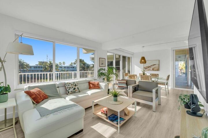 Property Photo:  1221 Hillsboro Mile 39C  FL 33062 