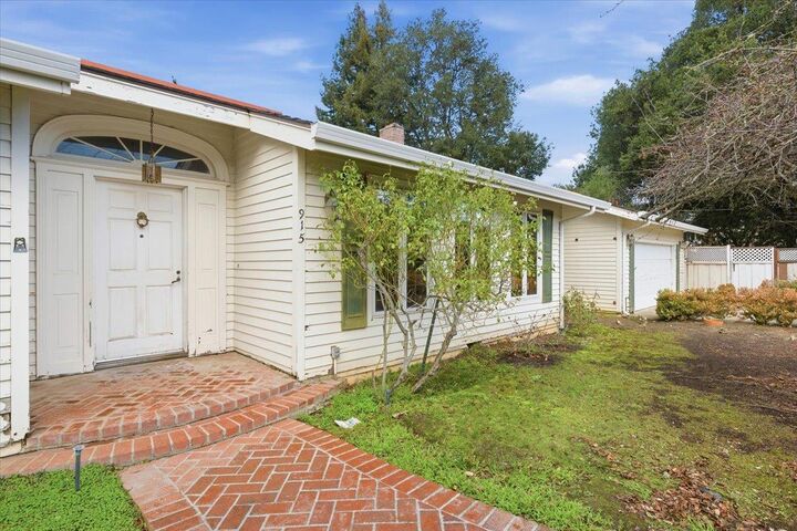 Property Photo:  915 Berry Avenue  CA 94024 