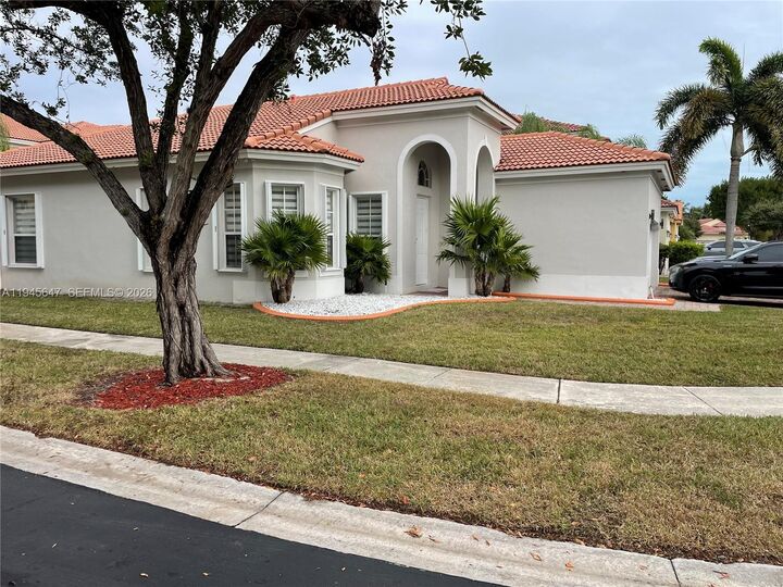 Property Photo: 3725 NE 11th St FL 33033