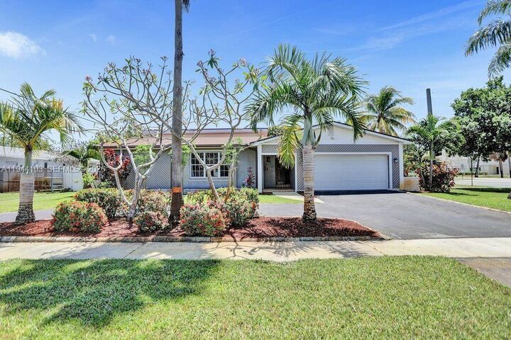 Property Photo:  5380 SW 8th Ct  FL 33317 