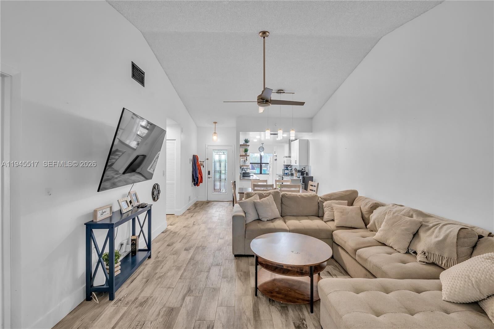 Property Photo: 8202 NW 100th Dr FL 33321