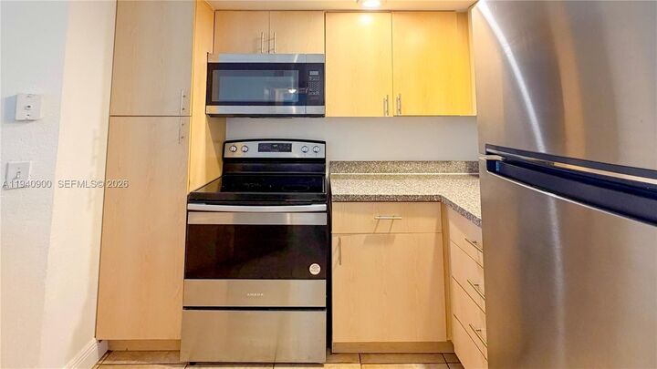 Property Photo:  3400 N Pinewalk Dr N 934  FL 33063 