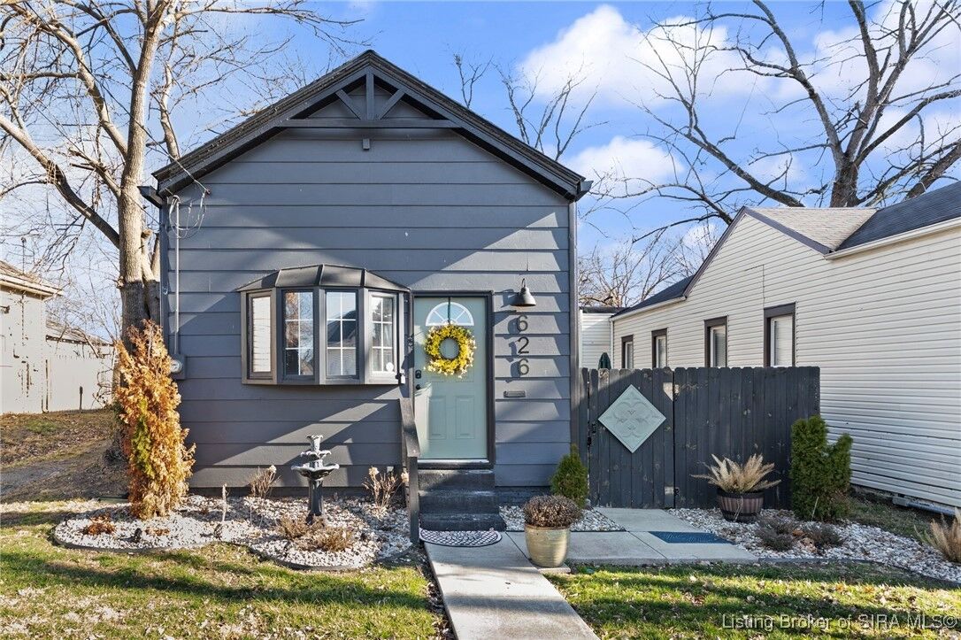 Property Photo:  626 Mechanic Street  IN 47130 