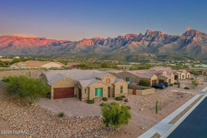 Property Photo:  11290 N Ridgeway Village Place  AZ 85737 