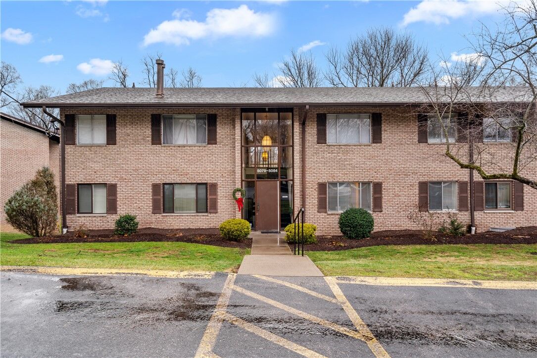 Property Photo:  5081 Sanlin Dr  PA 15108 