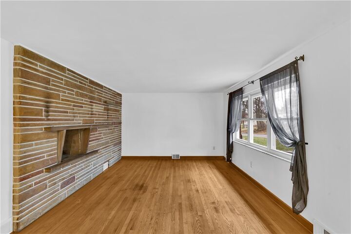 Property Photo:  138 Sunset Ln  PA 15001 