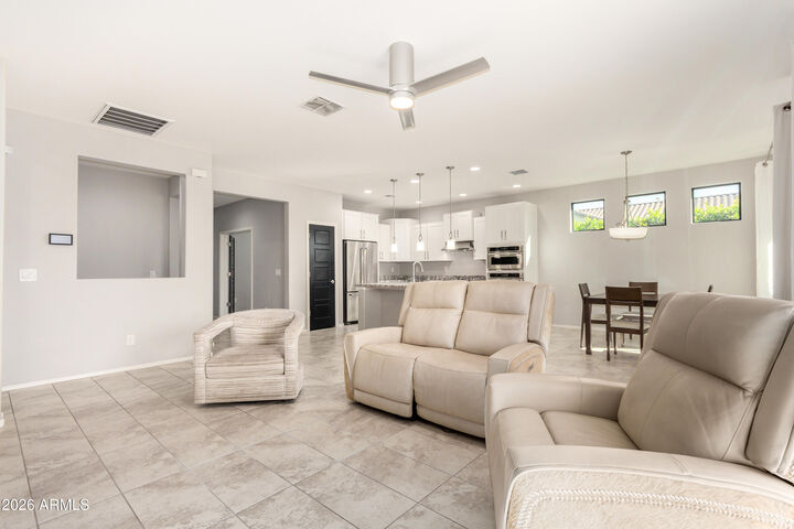 Property Photo: 41609 W Summer Wind Way AZ 85138