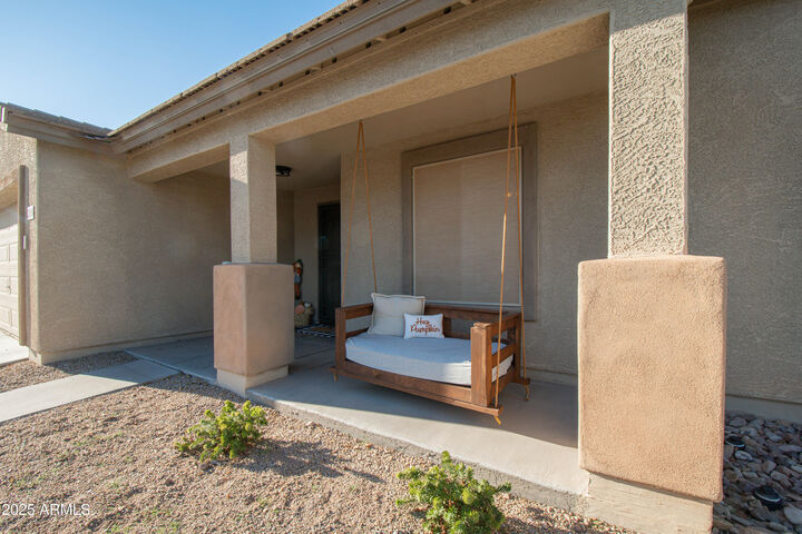 Property Photo:  2218 E Mohave Lane  AZ 85119 