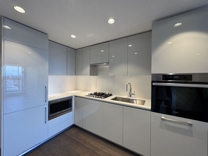 Property Photo: 5788 Gilbert Road 1510 BC V7C 0G1