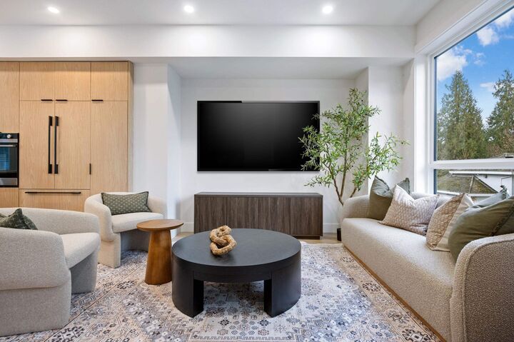 Property Photo:  5993 143 Street 6  BC V3W 5P1 