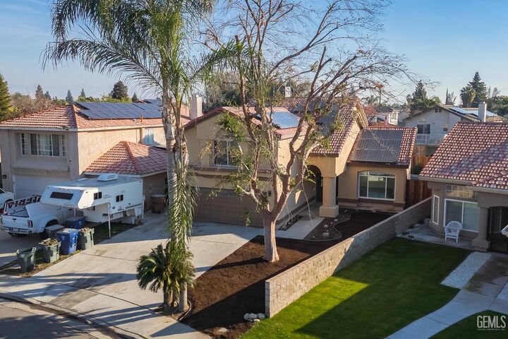 Property Photo:  6107 Cartagena Avenue  CA 93313 