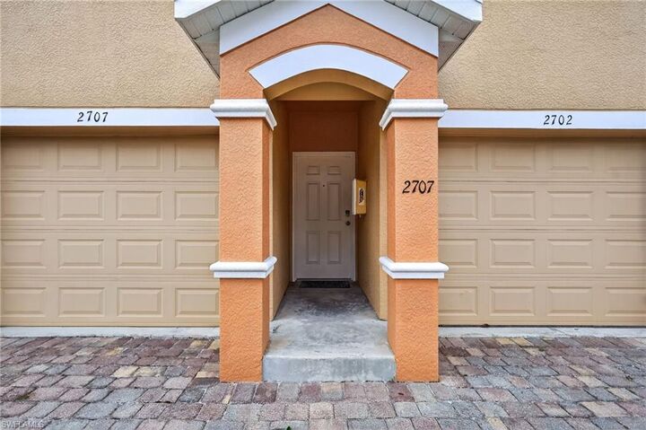 Property Photo:  1788 Concordia Lake Cir 2707  FL 33909 