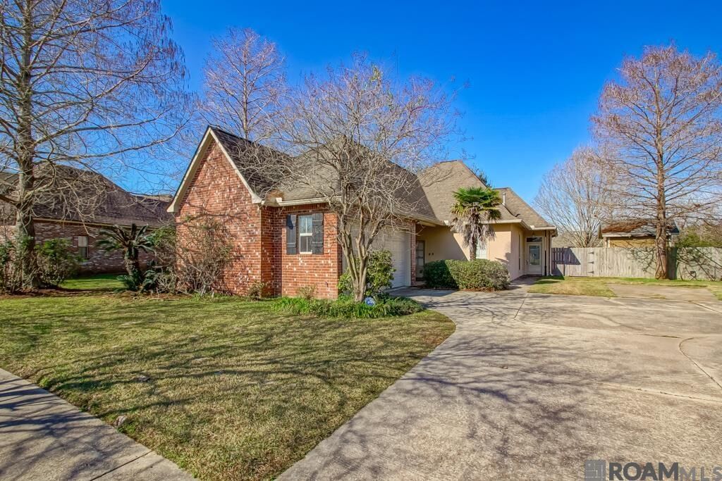 Property Photo:  2039 Cypress Cove Ave  LA 70791 