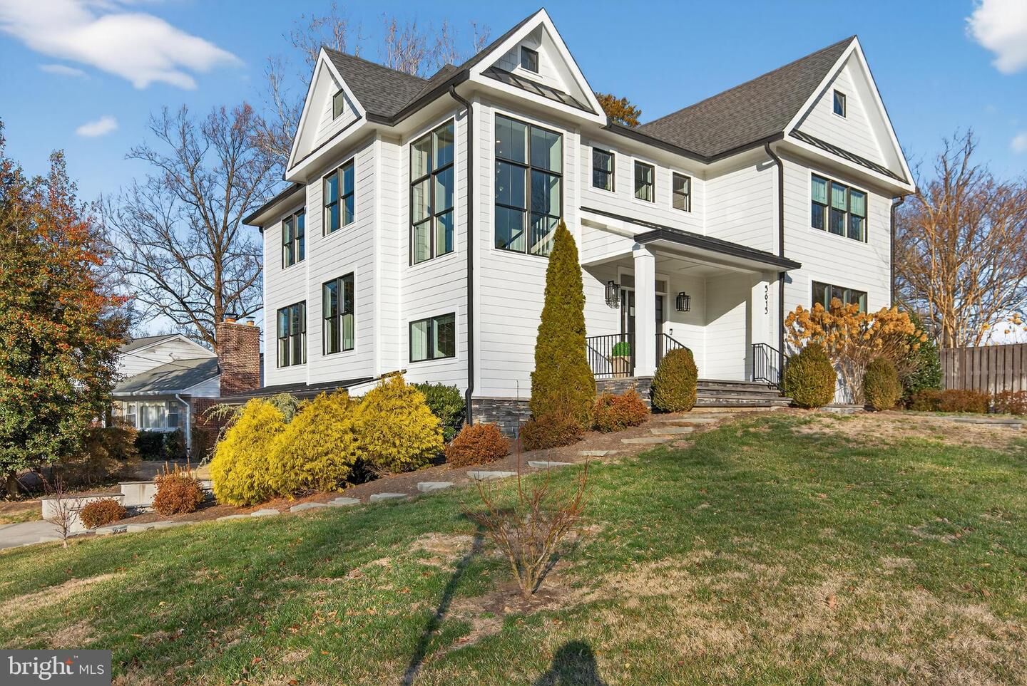 Property Photo:  5615 35th Road N  VA 22207 