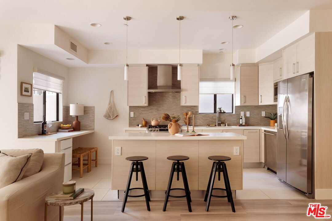 Property Photo:  11811 Kiowa Ave  CA 90049 