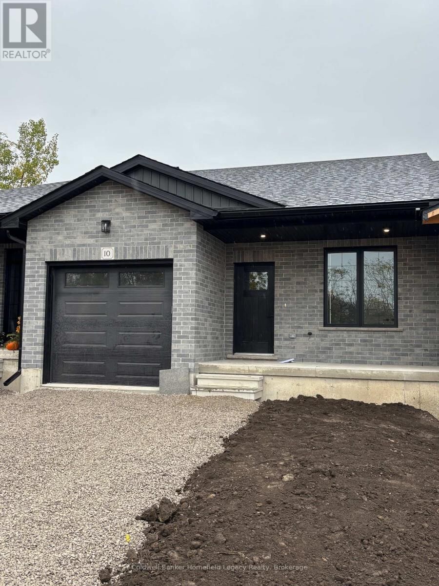 Property Photo:  9-165 East Egan Avenue North  ON N4X 0C9 