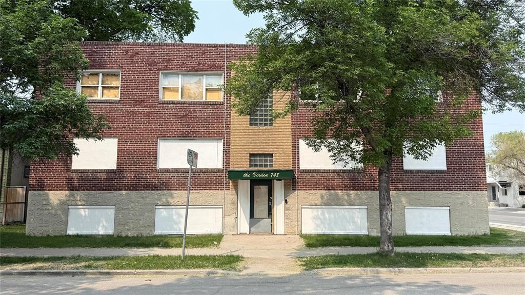 Property Photo:  748 Banning Street  MB R3G 2G2 