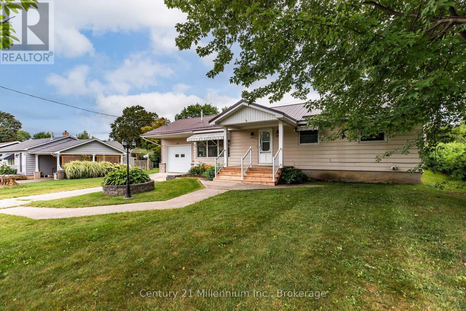 Property Photo: 371 Hunter Street ON N0H 2T0