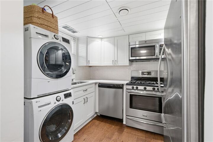 Property Photo:  285 Lakemoore Drive NE B  GA 30342 