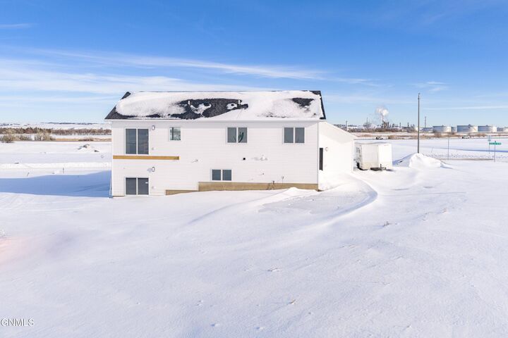 Property Photo:  3511 Silver Leaf Avenue NW  ND 58554 