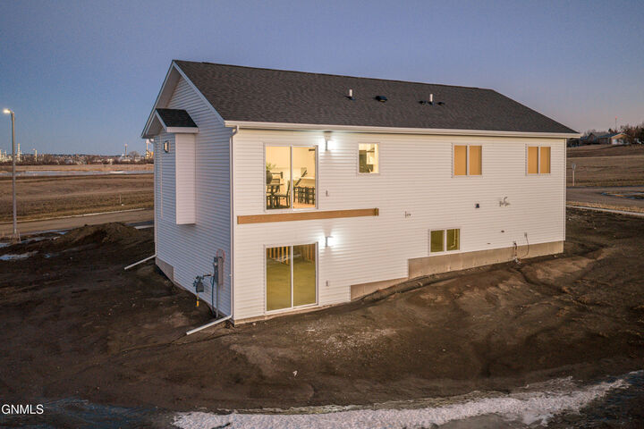 Property Photo:  3511 Silver Leaf Avenue NW  ND 58554 