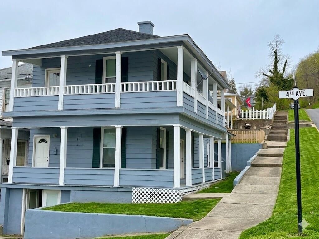 Property Photo: 423 4th Ave WV 25951