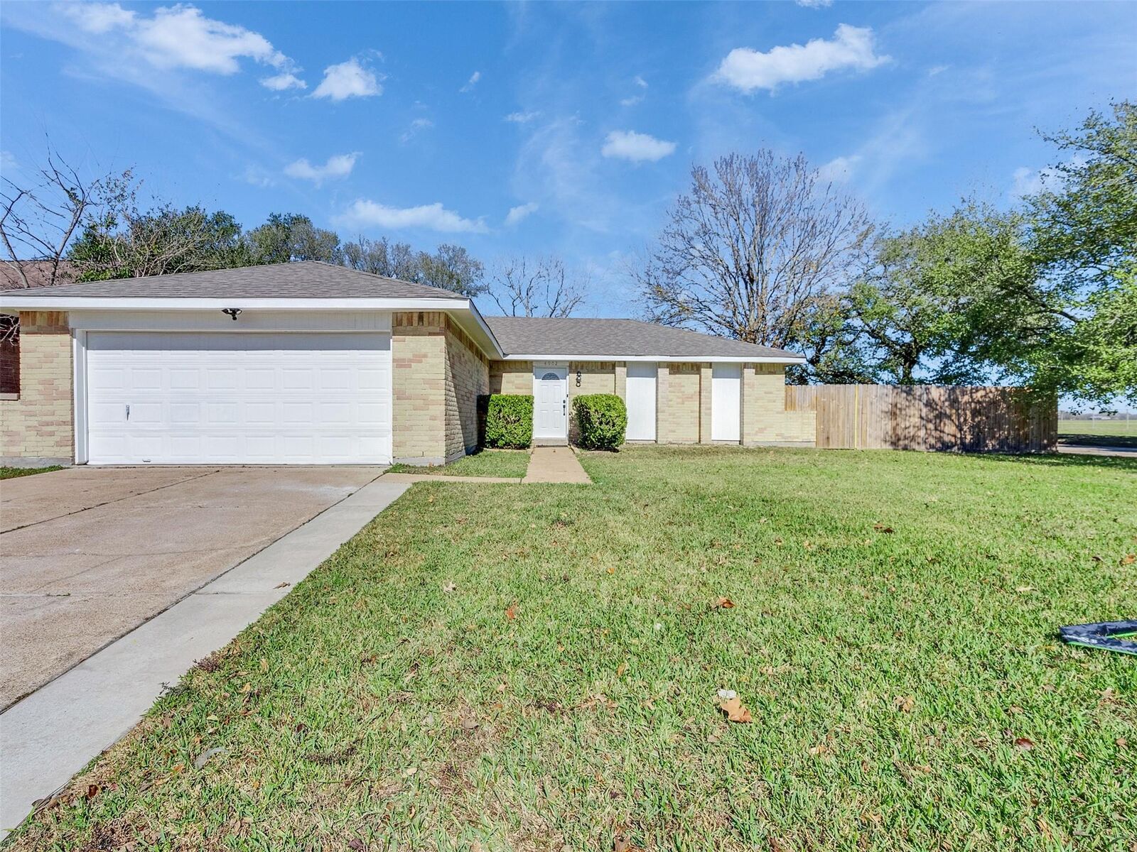 Property Photo:  4902 Glenvalley Drive  TX 77571 