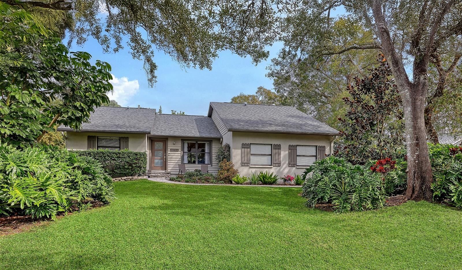 Property Photo:  4711 Maid Marian Lane  FL 34232 
