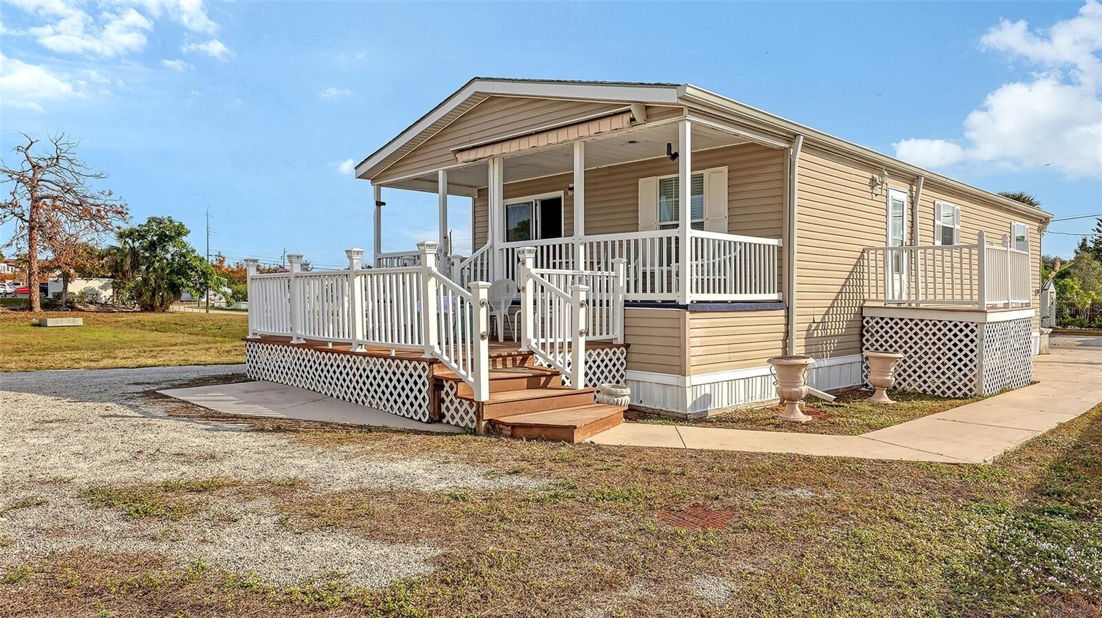 Property Photo: 11 Erskine Drive FL 34285