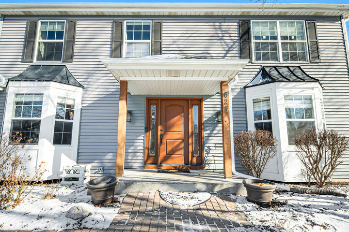 Property Photo:  621 Doral Lane  IL 60542 