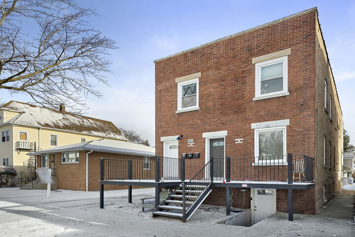 Property Photo:  1211 N 22nd Avenue  IL 60160 