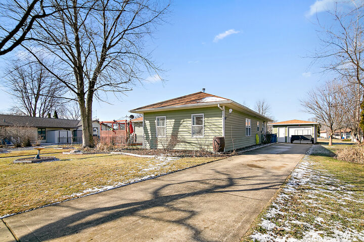 Property Photo:  123 Crescent Lane  IL 60919 