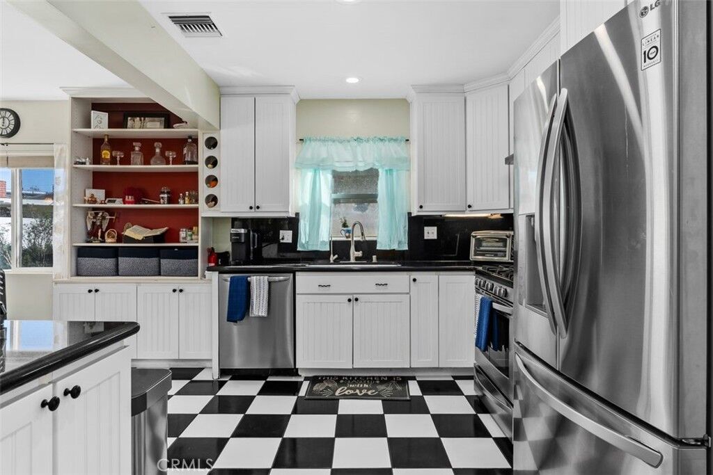 Property Photo:  314 S Velva  CA 92804 