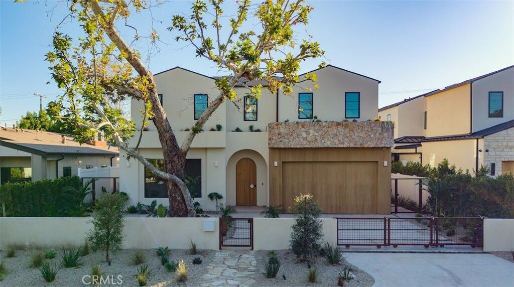 Property Photo:  11746 Blix  CA 91607 