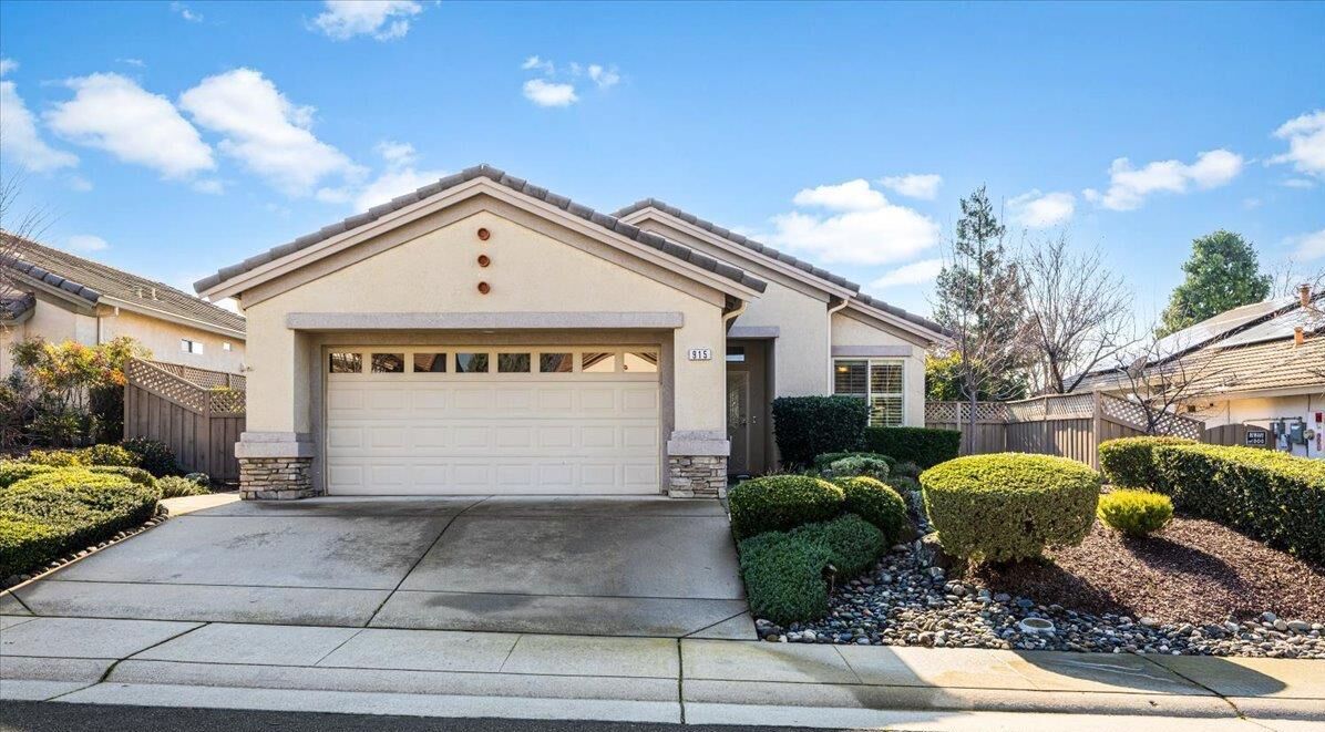 Property Photo:  915 Magnolia Lane  CA 95648 