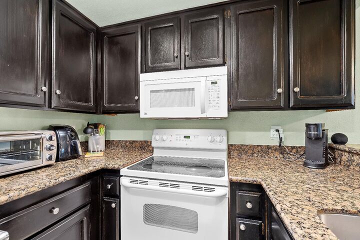 Property Photo: 2280 Hurley Way 30 CA 95825