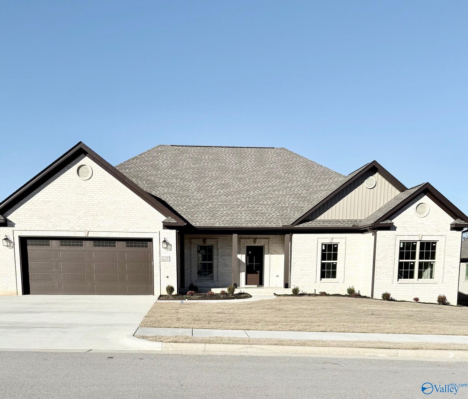 Property Photo:  2220 Sorrento Place SW  AL 35603 