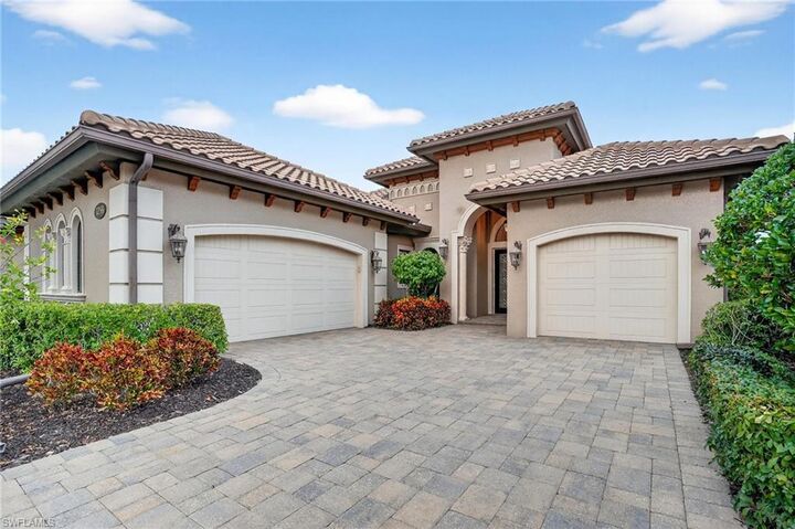 Property Photo:  7255 Lantana Cir  FL 34119 
